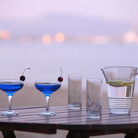 Paros Seafront لوغاراس