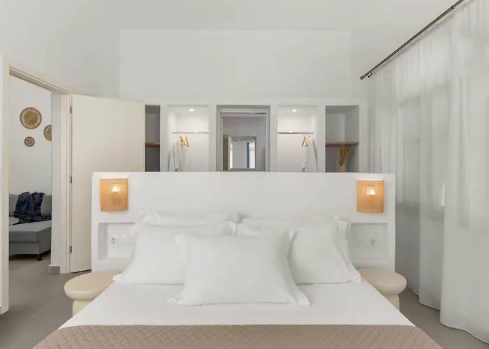 Paros Seafront 3* Logaras